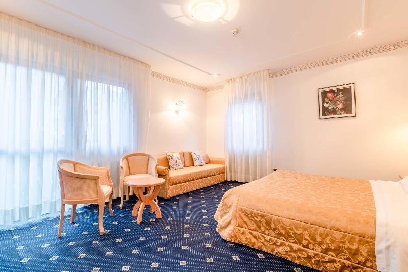 Hotel Pineta Pastry 4*